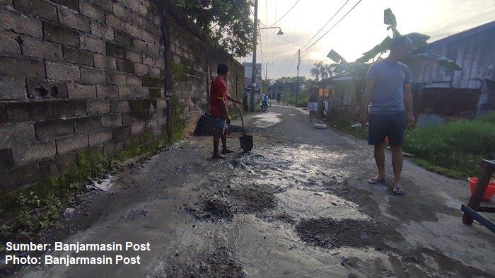 Jalanan rusak di Banjarmasin